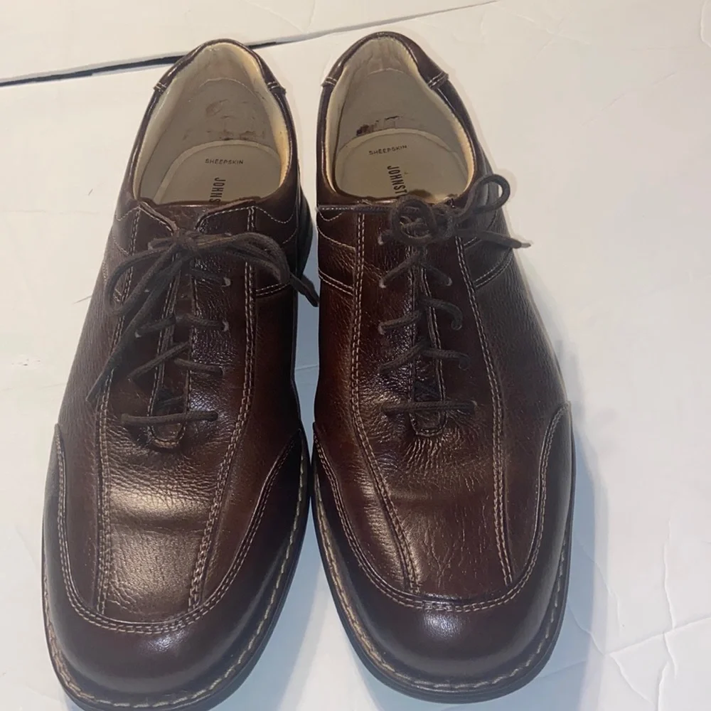Johnston & Murphy sheepskin brown dress shoes size 9 1/2 with extra laces